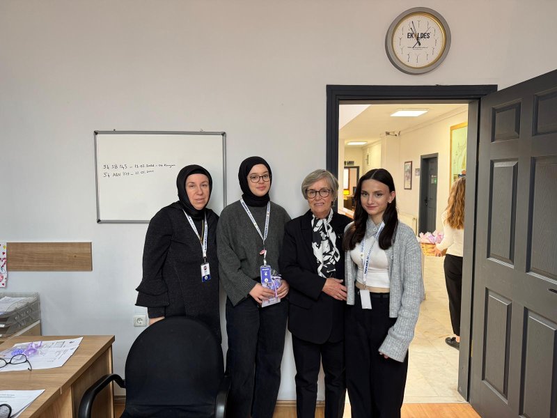 Sapanca Belediyesi’nden Kadın Çalışanlara 8 Mart Kutlaması