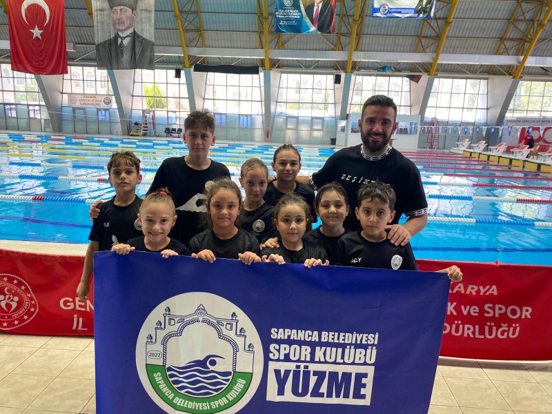 Sapanca Belediyesi’nin Sporcuları Cumhuriyet İçin Kulaç Attılar