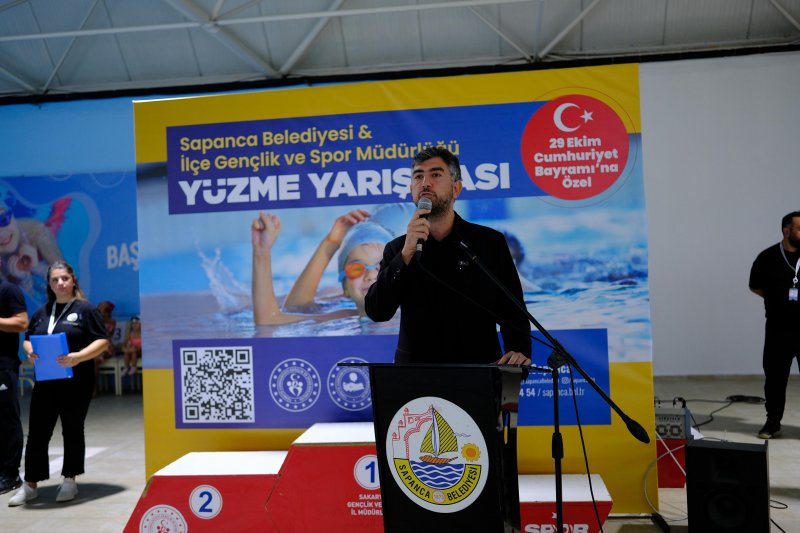 Sapanca’da Çocuklar Cumhuriyet İçin Kulaç Attılar